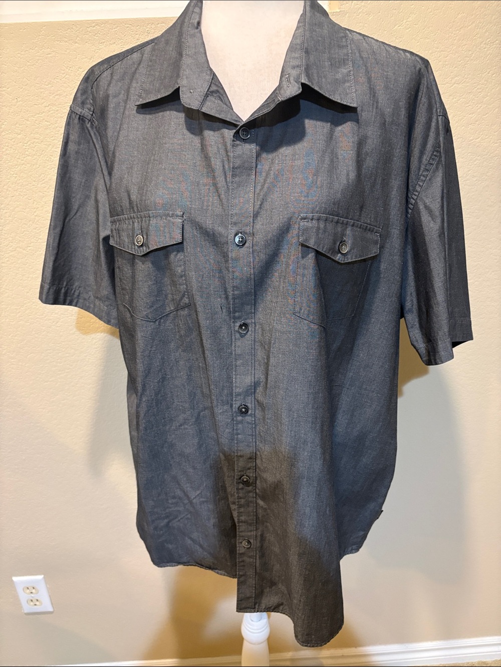 Men's Short-Sleeve Gray Chambray Button-Up Shirt-XL